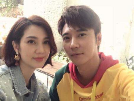 张丹峰洪欣合体参加婚礼详情始末曝光