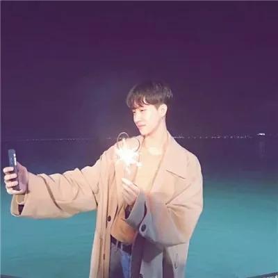 2020最新的真人情侣头像大全一人一半