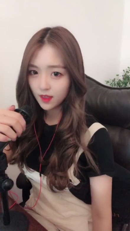 抖音吃鸡陪玩酱照片