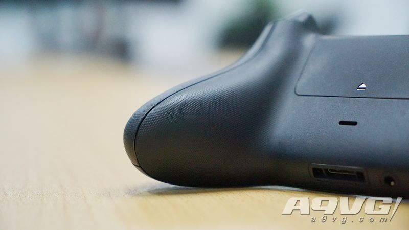 次世代主机 Xbox Series X 包装内是否附带电池