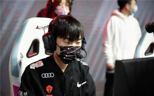 左手开始膨胀了-零封JDG后采访再次诛心 完全不知道该怎么输